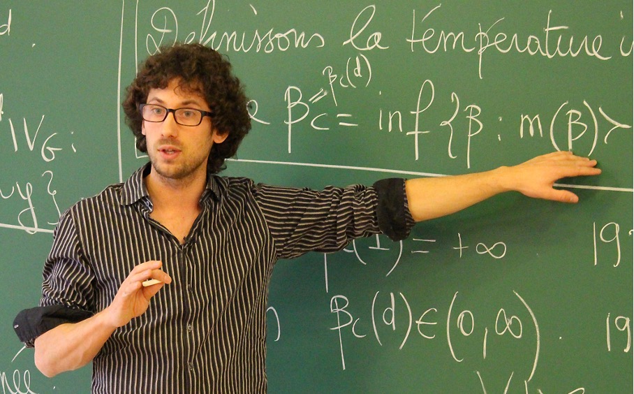 Le mathématicien Hugo Duminil-Copin reçoit la 13ème médaille Fields française