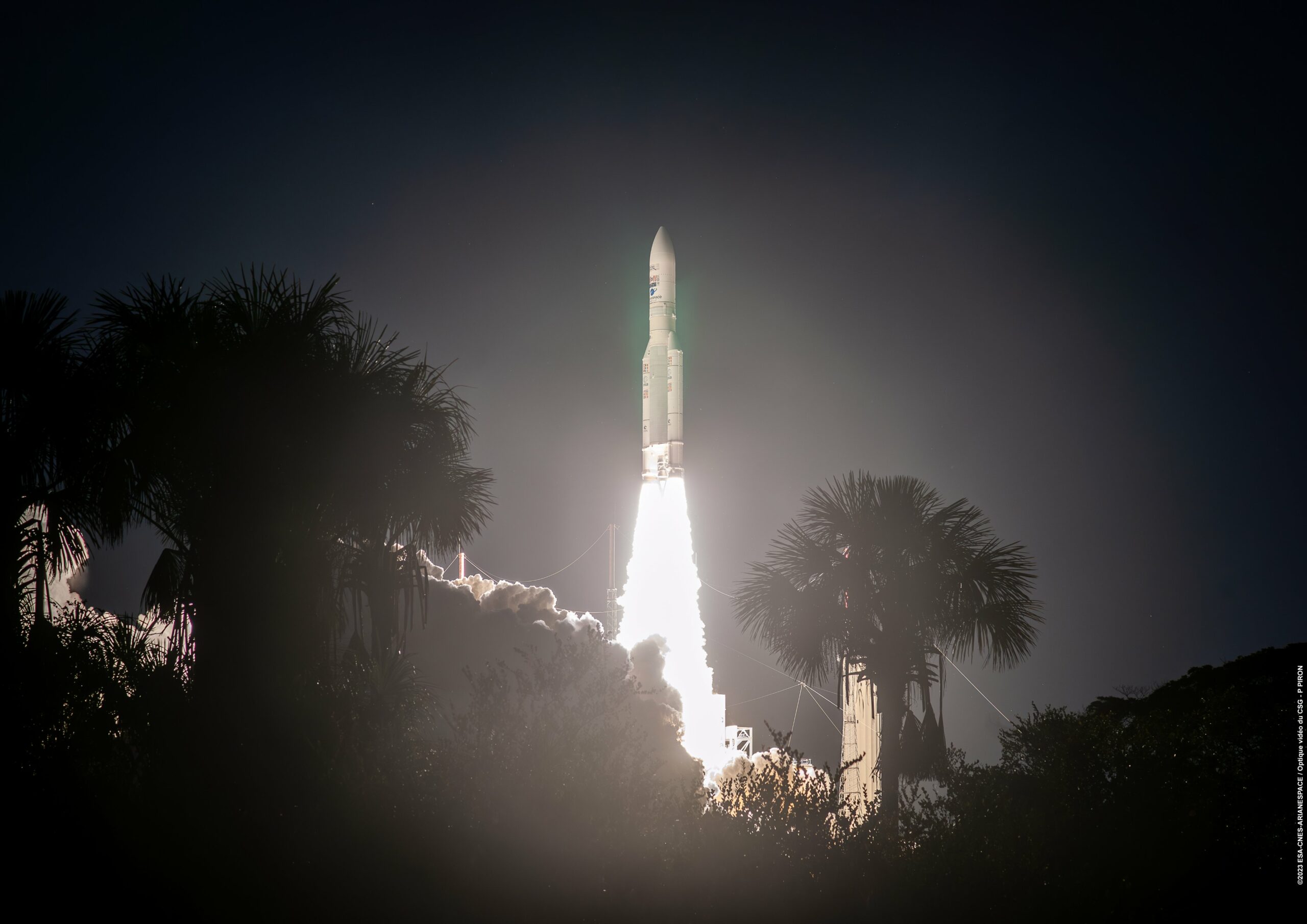 Ariane 5 successfully launches Heinrich-Hertz and Syracuse 4B satellites on final flight