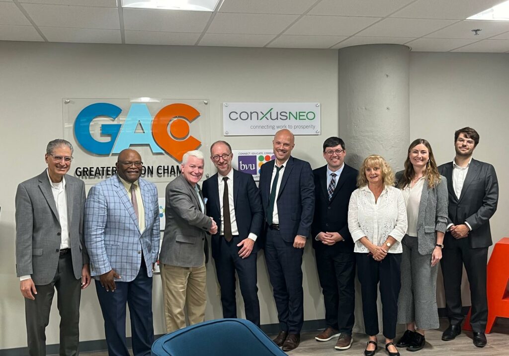 Visite du Consul général Yannick Tagand au Sustainable Polymers Tech Hub d’Akron