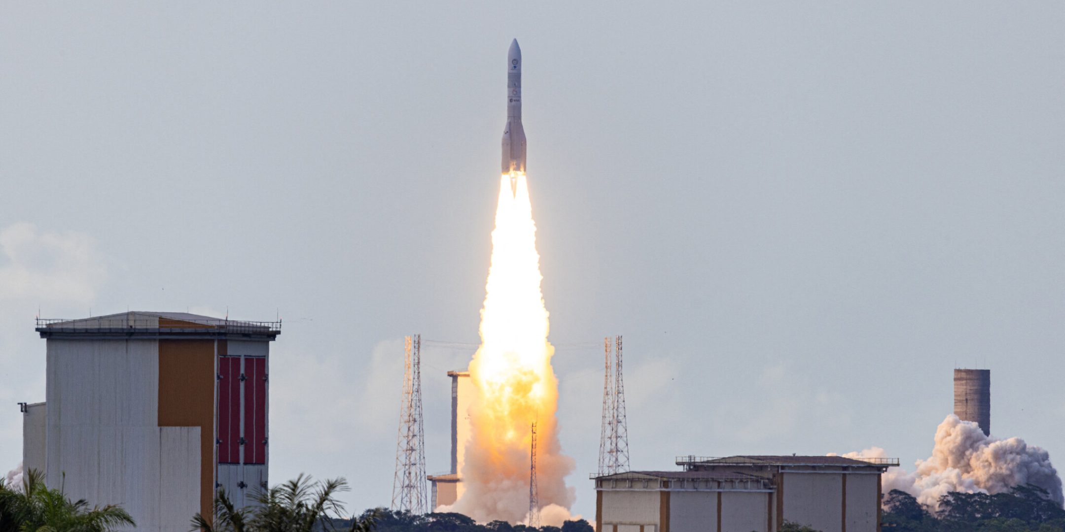 09vid-Ariane-6-launch-cover-tzjk-superJumbo
