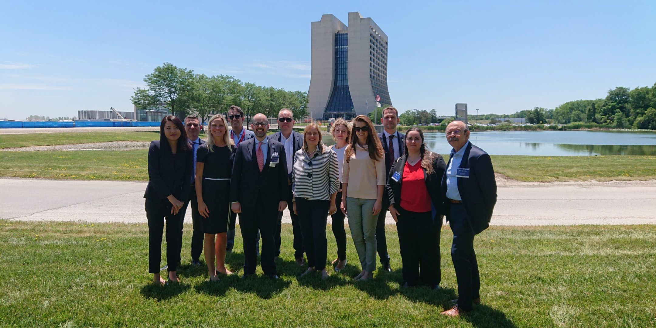 La délégation de conseillers scientifiques en visite au Fermilab