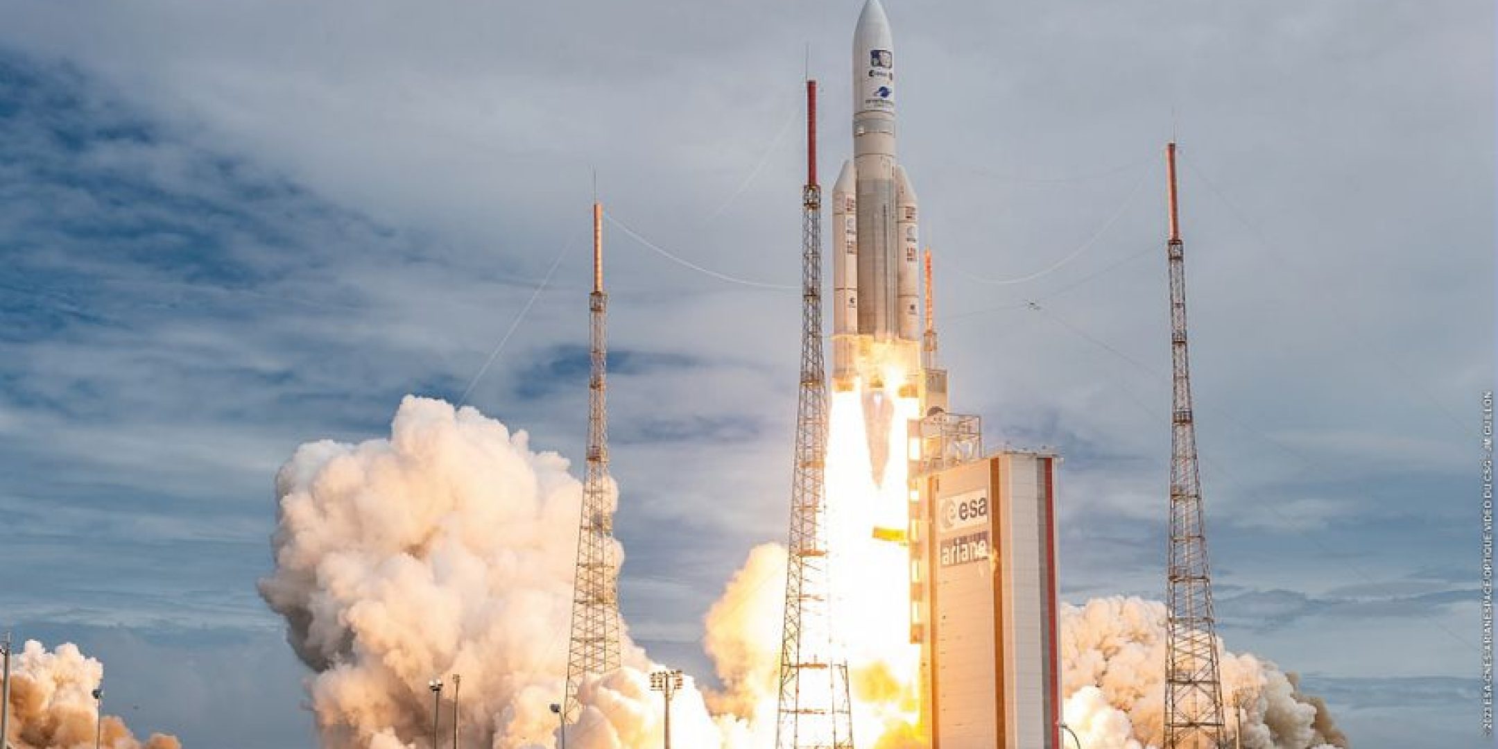 Decollage du lanceur Ariane 5 VA260 le 14 avril 2023 depuis le Centre spatial guyanais.

Le lanceur a place en orbite la sonde spatiale JUICE, (JUpiter ICy moons Explorer) qui rejoindra lorbite de Jupiter a l'issue d'un voyage de plus de sept annees. Ce lancement est le 1er de 2023 depuis le Centre spatial guyanais et la premiere mission de lannee pour Ariane 5.